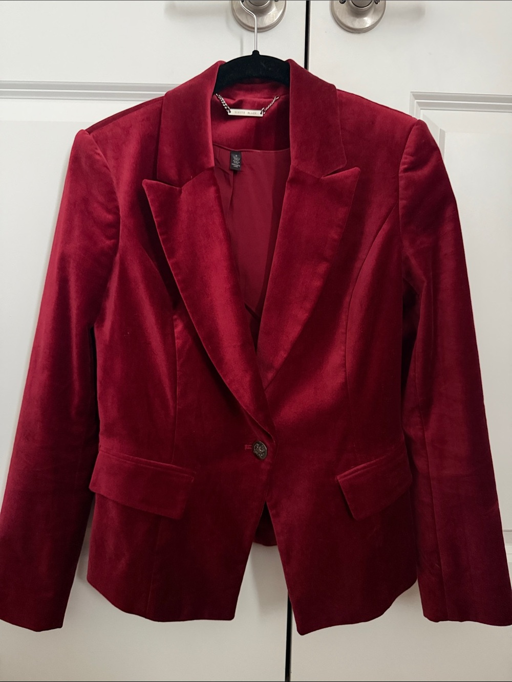 Chic Red Velvet Women's Blazer